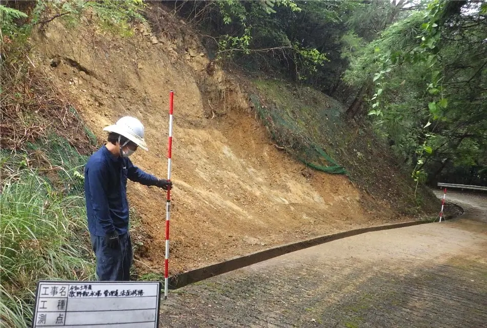 令和5年度 歌野配水場管理道法面修繕の完了写真