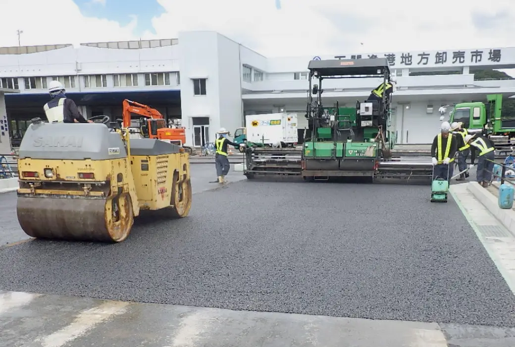 舗装工事の様子